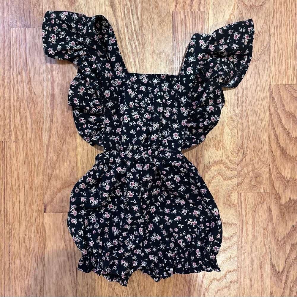 🖤 Bailey’s Blossoms Floral Flutter Sleeve Romper 18-24M (Influencer-Inspired)